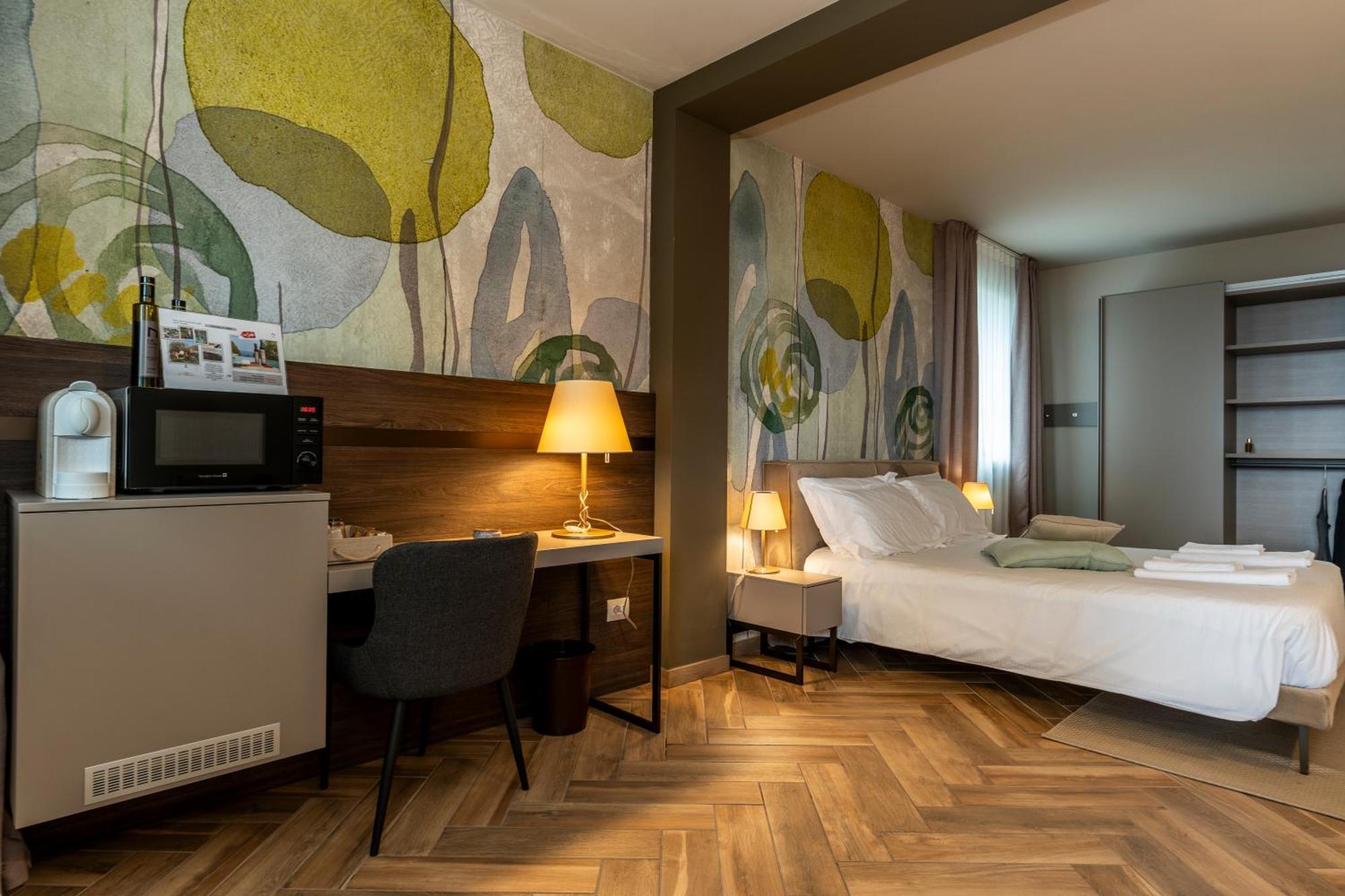 Bed & Breakfast La Home And Apartments Moniga del Garda Exterior foto