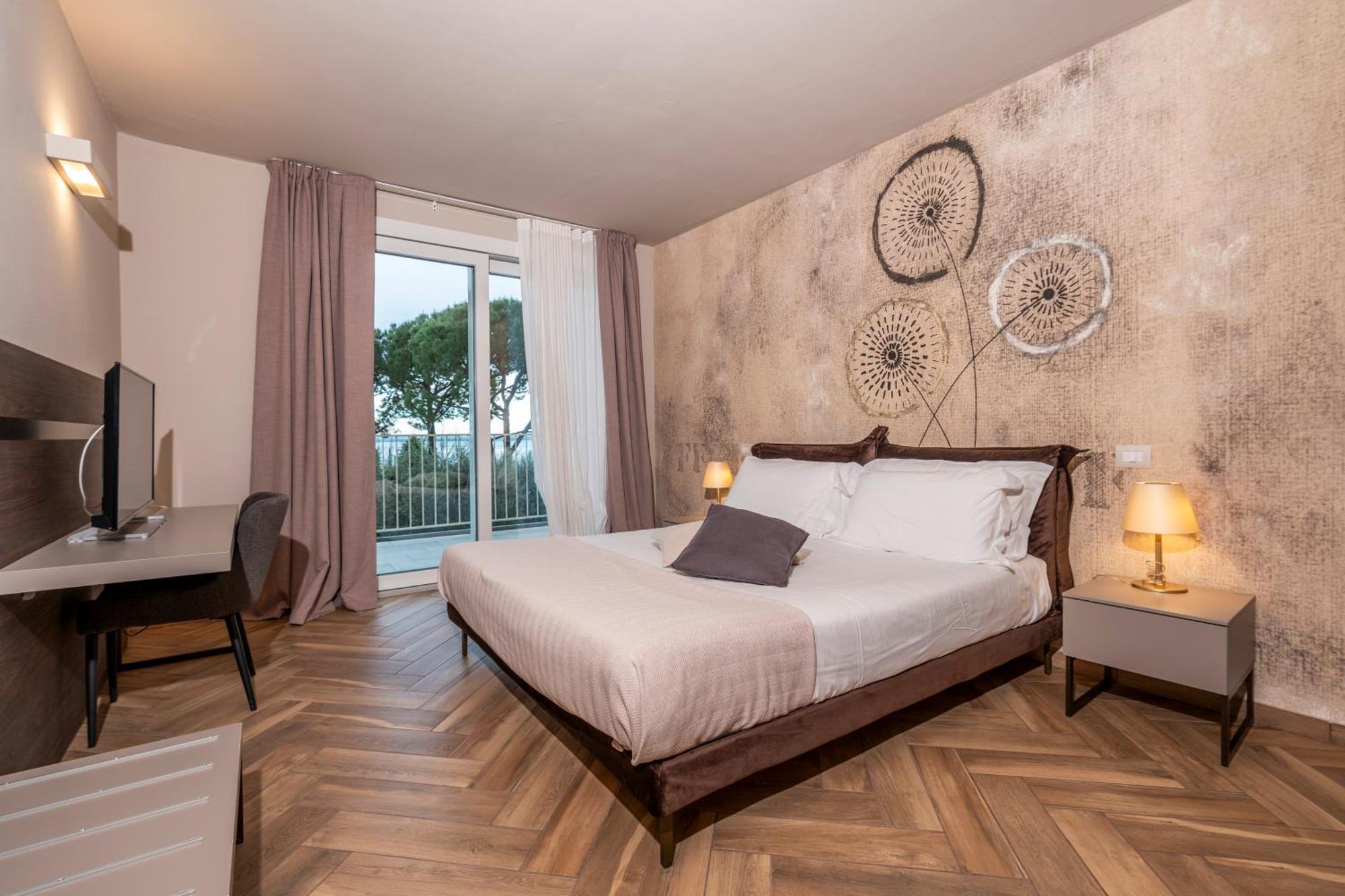 Bed & Breakfast La Home And Apartments Moniga del Garda Exterior foto