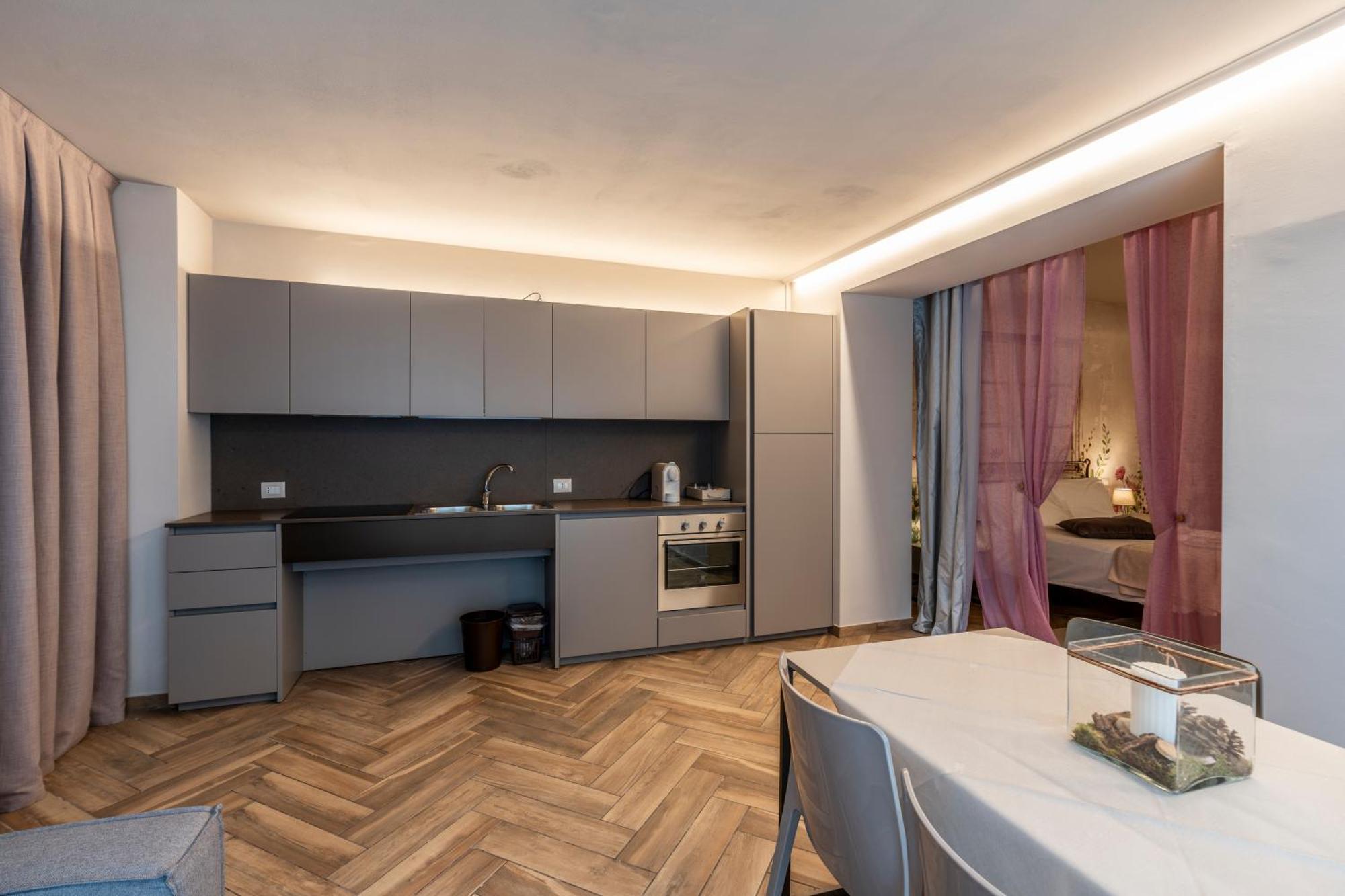 Bed & Breakfast La Home And Apartments Moniga del Garda Exterior foto